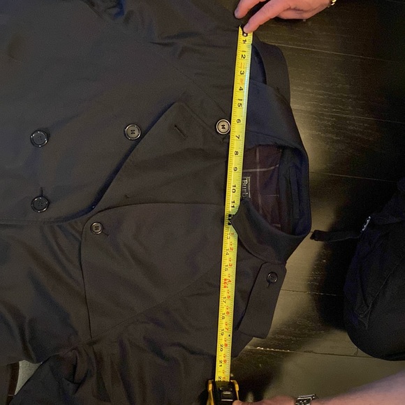 Burberry’s trench coat - Picture 8 of 14